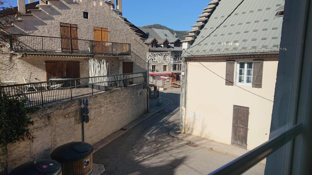 Grande Maison De Ville Renovee,Au Coeur Du Village Вилар-де-Лан Екстериор снимка